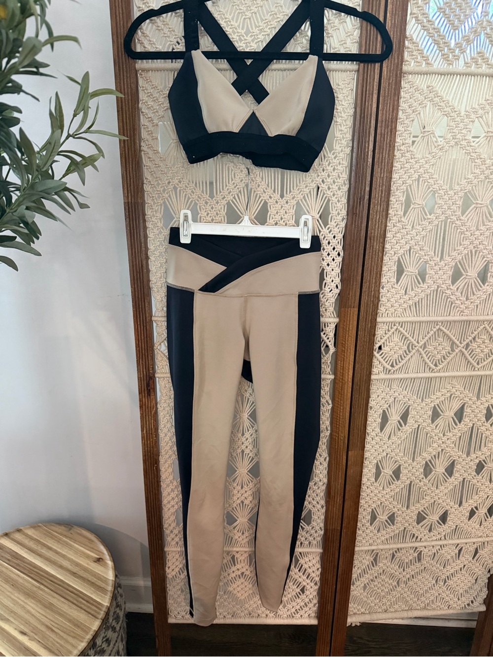 Tan Lines Sport Beige and Black Colorblock Active Set — Women